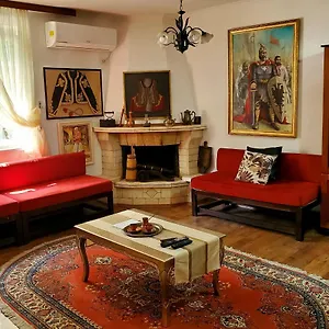 Unique Traditional House, Hosted By J&g فيلة تيرانا